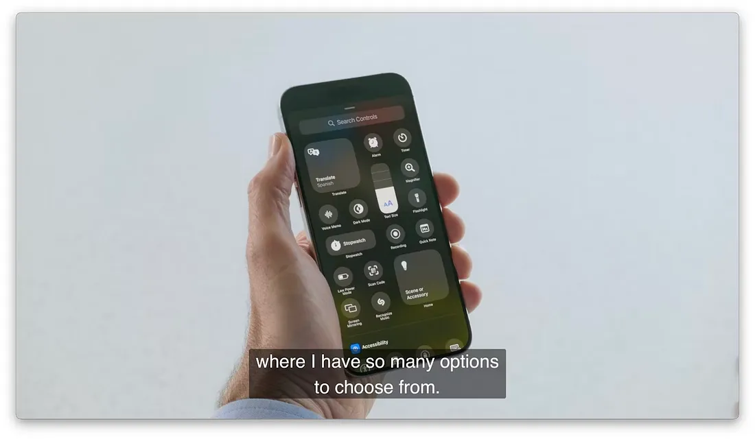 图片展示了一只手握着iPhone，屏幕显示控制中心界面。界面上有多个可定制的控制中心选项，如翻译、备忘录、日历、天气、设置、查找、Siri、查找我的iPhone、查找我的AirPods、查找我的Mac、查找我的iPad、查找我的iPhone、查找我的Apple Watch、查找我的Apple Watch、查找我的Apple Watch、查找我的Apple Watch、查找我的Apple Watch、查找我的Apple Watch、查找我的Apple Watch、查找我的Apple Watch、查找我的Apple Watch、查找我的Apple Watch、查找我的Apple Watch、查找我的Apple Watch、查找我的Apple Watch、查找我的Apple Watch、查找我的Apple Watch、查找我的Apple Watch、查找我的Apple Watch、查找我的Apple Watch、查找我的Apple Watch、查找我的Apple Watch、查找我的Apple Watch、查找我的Apple Watch、查找我的Apple Watch、查找我的Apple Watch、查找我的Apple Watch、查找我的Apple Watch、查找我的Apple Watch、查找我的Apple Watch、查找我的Apple Watch、查找我的Apple Watch、查找我的Apple Watch、查找我的Apple Watch、查找我的Apple Watch、查找我的Apple Watch、查找我的Apple Watch、查找我的Apple Watch、查找我的Apple Watch、查找我的Apple Watch、查找我的Apple Watch、查找我的Apple Watch、查找我的Apple Watch、查找我的Apple Watch、查找我的Apple Watch、查找我的Apple Watch、查找我的Apple Watch、查找我的Apple Watch、查找我的Apple Watch、查找我的Apple Watch、查找我的Apple Watch、查找我的Apple Watch、查找我的Apple Watch、查找我的Apple Watch、查找我的Apple Watch、查找我的Apple Watch、查找我的Apple Watch、查找我的Apple Watch、查找我的Apple Watch、查找我的Apple Watch、查找我的Apple Watch、查找我的Apple Watch、查找我的Apple Watch、查找我的Apple Watch、查找我的Apple Watch、查找我的Apple Watch、查找我的Apple Watch、查找我的Apple Watch、查找我的Apple Watch、查找我的Apple Watch、查找我的Apple Watch、查找我的Apple Watch、查找我的Apple Watch、查找我的Apple Watch、查找我的Apple Watch、查找我的Apple Watch、查找我的Apple Watch、查找我的Apple Watch、查找我的Apple Watch、查找我的Apple Watch、查找我的Apple Watch、查找我的Apple Watch、查找我的Apple Watch、查找我的Apple Watch、查找我的Apple Watch、查找我的Apple Watch、查找我的Apple Watch、查找我的Apple Watch、查找我的Apple Watch、查找我的Apple Watch、查找我的Apple Watch、
