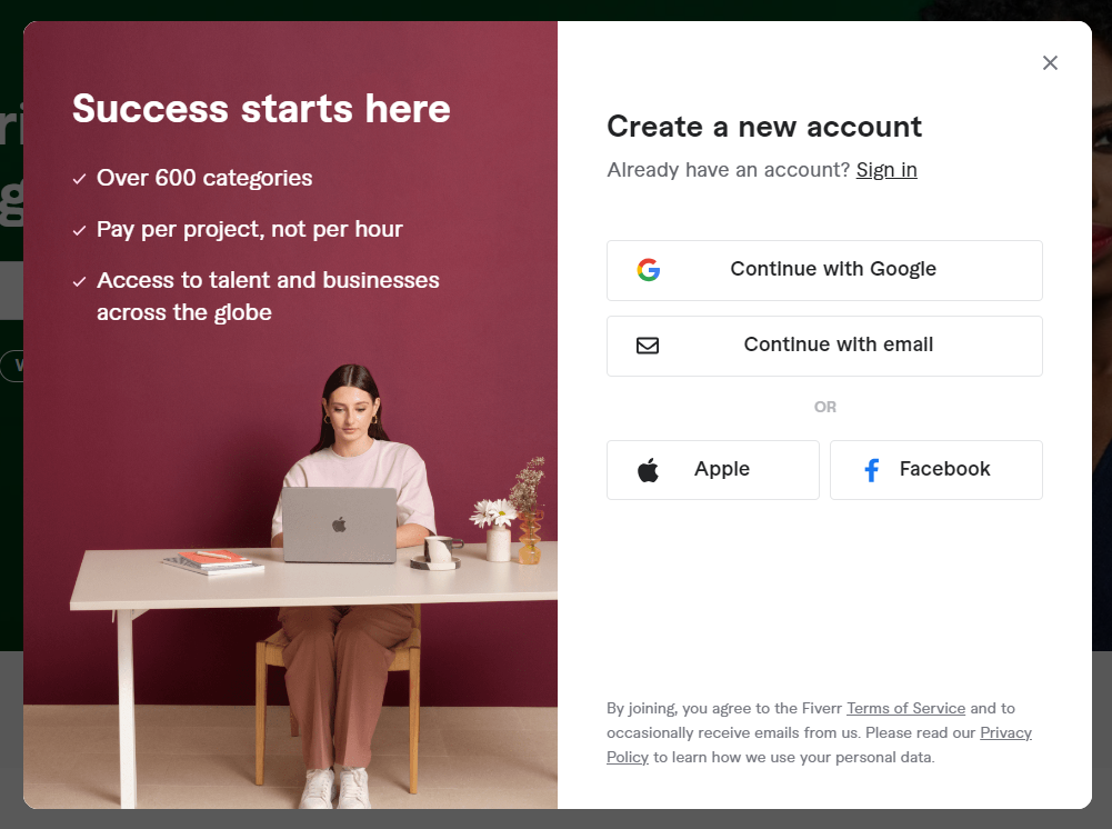 图片展示了Fiverr网站的注册页面。左侧背景为紫色，上方有“Success starts here”及三个勾选点，分别说明有600多个类别、按项目付费、全球人才和企业资源。右侧是“Create a new account”注册新账户的界面，有“Continue with Google”“Continue with email”“Apple”“Facebook”等选项，还提示注册同意Fiverr服务条款和隐私政策。该图片与文档中“注册一个Fiverr账户”部分对应，直观呈现了注册流程中的账户创建界面。
